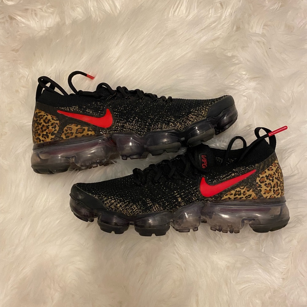 Nike leopard vapor max. Tan red and black